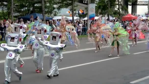 カーニバルのお祭り行列の 2 番目の部分 — ストック動画