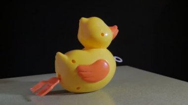 oyuncak ördek plastik