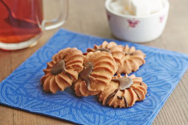 Mavi peçeteye kurabiye