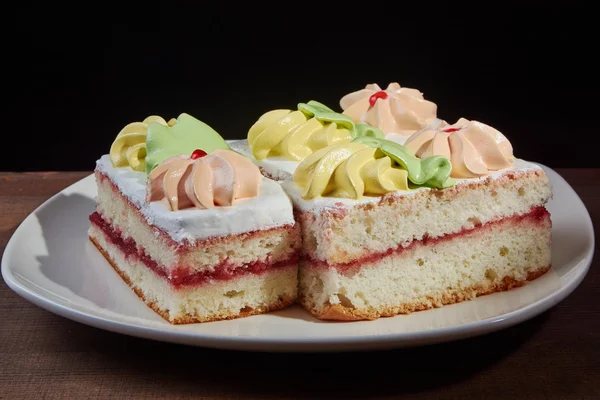 Τρεις κέικ σε ένα πιάτο — Φωτογραφία Αρχείου