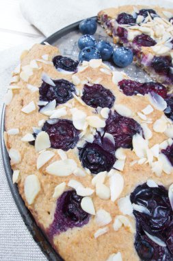 düşük carb sağlıklı yaban mersini keki badem ile