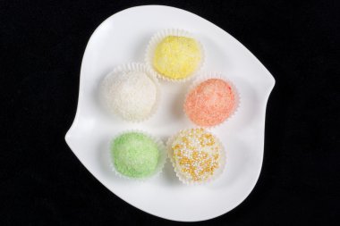 raffaelo renkli tatlı top yuvarlak