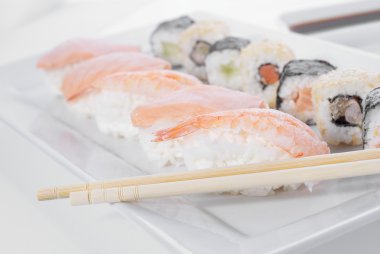 zencefil ve wasabi ile zevkli dondurulmuş suşi