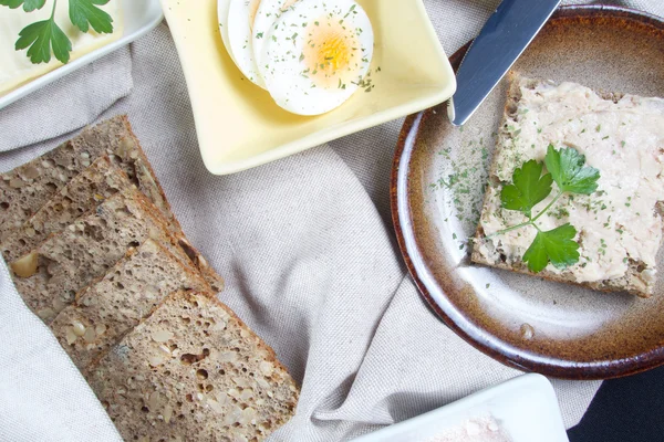 Low carb bread and butter with eggs — Stock Photo, Image