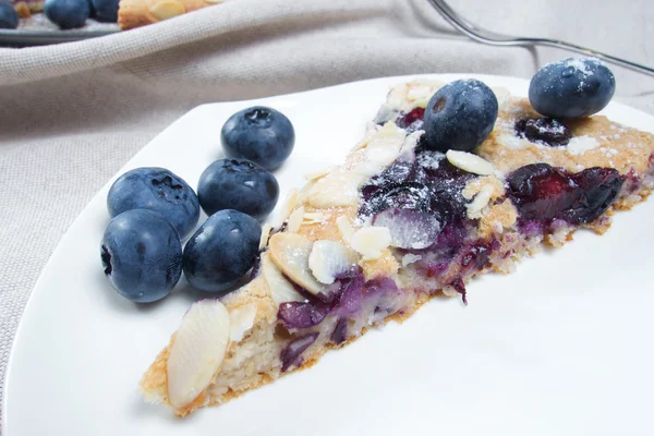 Gâteau aux bleuets santé faible en glucides aux amandes — Photo