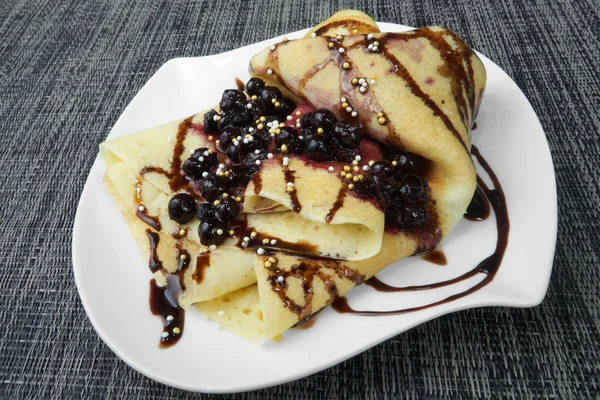 Pancake with blueberries and chocolate — Stock Photo, Image