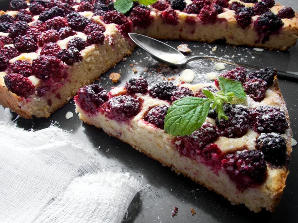 Délicieux Dessert Aux Framboises Avec Menthe — Photo