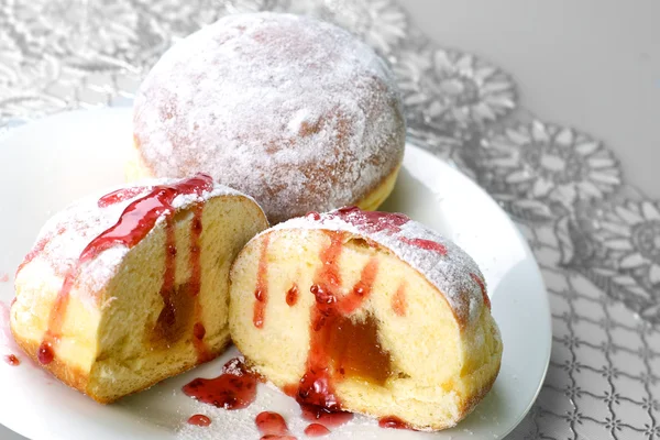 Dolce torta fritta con marmellata di fragole — Foto Stock