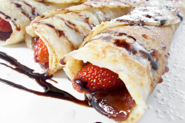 Sweet strawberry pancakes with chocolate — Stock Photo, Image