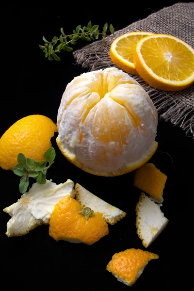Jus Orange Frais Sucré Sur Table Pour Petit Déjeuner — Photo