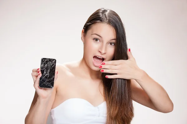 Young woman with broken smartphone. — Stock Photo, Image