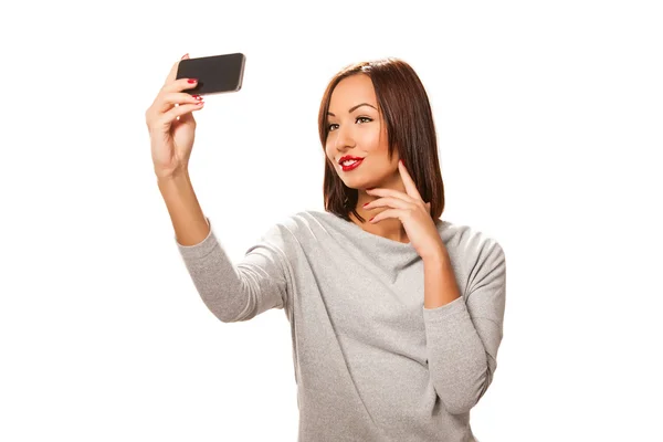 Vacker ung kvinna med selfie. — Stockfoto