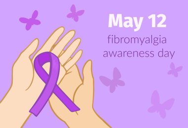 Fibromiyalji için farkındalık günü. Elinde mor kurdele ve kelebeklerle pankart.