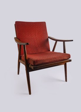 Beyaz arkaplanda eski sandalye