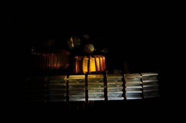 Bir retrobilgisayarın detayları, onun başlangıcındaki mekanizmalar.