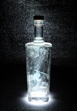 Bir damar, buz desenli bir kapakla kapalı bir şişe.