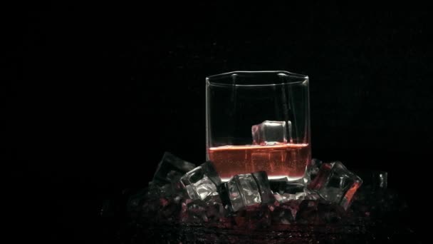 Vaso Whisky Con Hielo — Vídeo de stock