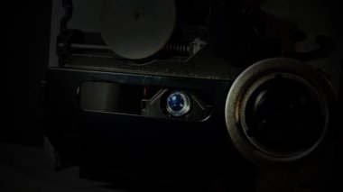 İçerideki CD okuyucu, lazer lens