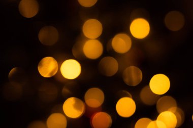 Mavi arka planda pembe meme ucu olan bebek banyosu aksesuarları..