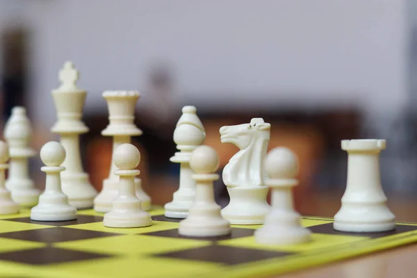 Rakamlar ve satranç taşlarıyla satranç tahtası. Satranç tahtası. Spor satranç tahtası, iş ve rekabet konsepti satranç tahtası oyunu. Satranç tahtası. spor