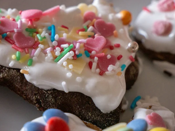 # Tabakta Noel kurabiyeleri # # Renkli kremalı ve serpiştirilmiş #