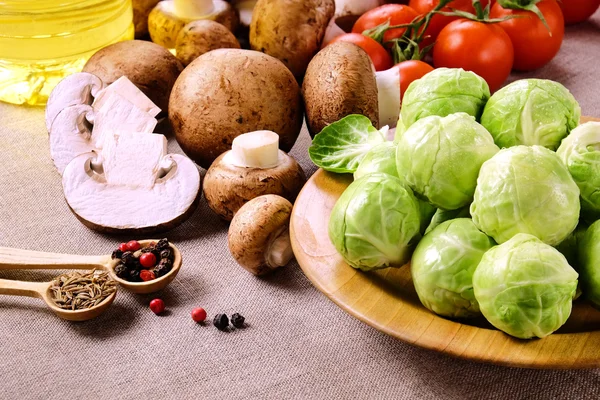 Brussels sprouts with mushrooms, tomatoes and peppers. — Stock Photo, Image