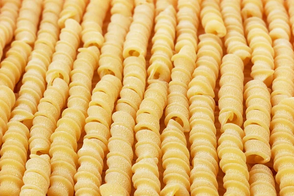 Спіраль сирі макарони — стокове фото