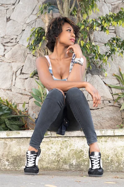 Young Woman Short Hair Sitting Her Face Profile Thinking Calm — Stock Photo, Image