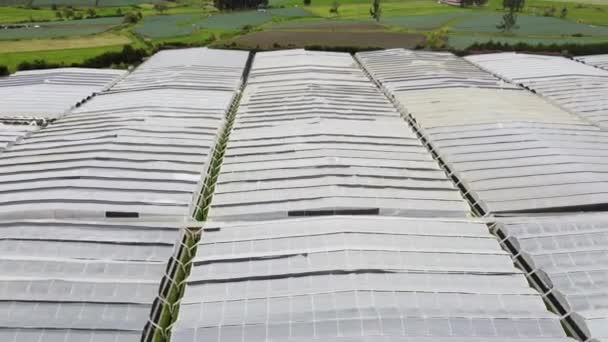 Hermoso Paisaje Rural Con Montañas Gran Estructura Metálica Vista Aérea — Vídeo de stock