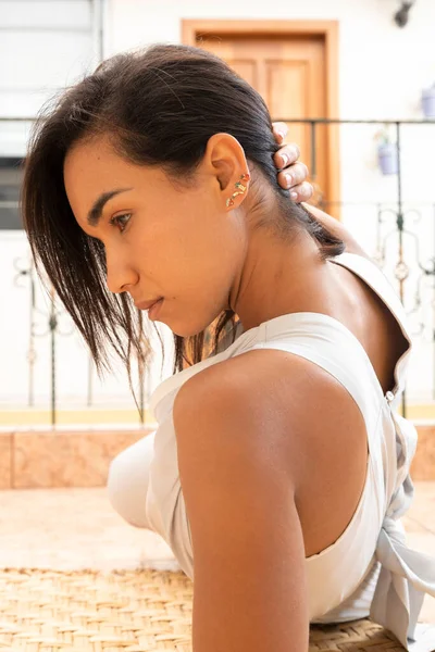 Perfil Rosto Uma Bela Jovem Mulher Latina Com Cabelo Preto — Fotografia de Stock