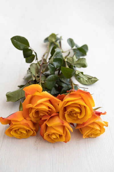 Decorating Wooden Table Bouquet Yellow Roses Orange Edge Lying Detail — Stock Photo, Image