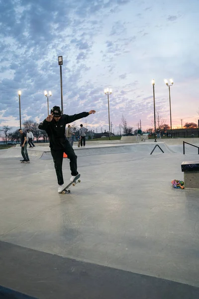 Patinadores Ciclistas Practican Trucos Parque Patinaje Aire Libre Detroit Michigan —  Fotos de Stock