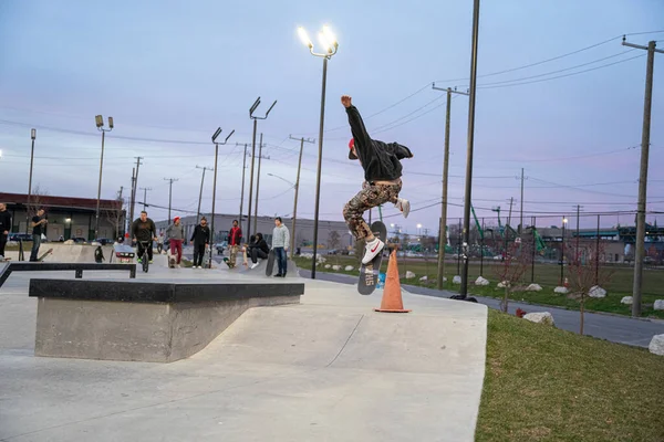 Skaters Bikers Practice Tricks Outdoor Skate Park Detroit Michigan Usa — Stock Photo, Image