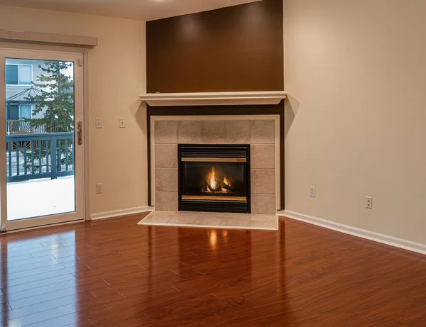 Gaz şöminesi soğuk ve karlı kış günlerinde sizi sıcak tutar.