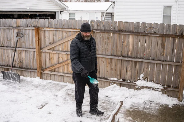 Man Spreads Rock Salt Melt Ice Snow Your Walkway — Stock Photo, Image