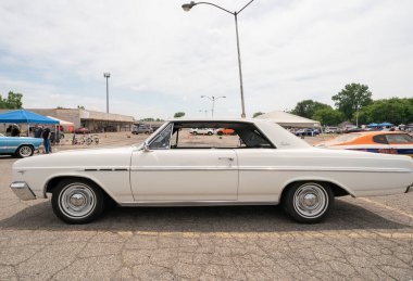 Metrokruvazörler 2021 Babalar Günü Araba Fuarı, Warren, Michigan, 06-20-2021