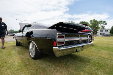 Metrokruvazörler 2021 Babalar Günü Araba Fuarı, Warren, Michigan, 06-20-2021