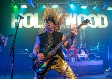 Sunset Boulevard Band, Chesterfield, Michigan 'daki Diesel Concert Lounge hayranları için 06-26-2021' de ilk performansını sergiliyor.