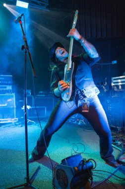 80 'lerin rock grubu Enuff Z' Nuff, Detroit taraftarlarına 7-02-21 Diesel Konser Tiyatrosu 'nda canlı performans sundu.