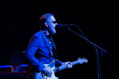 Joe Bonamassa 7 Kasım 2025 'te Detroit, Michigan' daki Fox Theater 'da canlı performans sergiliyor.