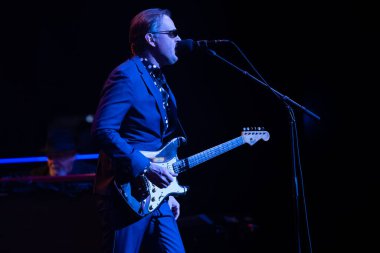 Joe Bonamassa 7 Kasım 2025 'te Detroit, Michigan' daki Fox Theater 'da canlı performans sergiliyor.