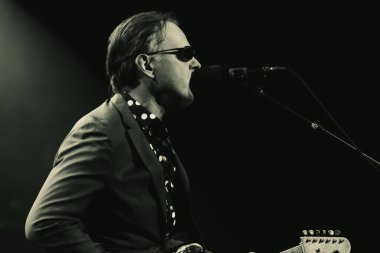 Joe Bonamassa 7 Kasım 2025 'te Detroit, Michigan' daki Fox Theater 'da canlı performans sergiliyor.
