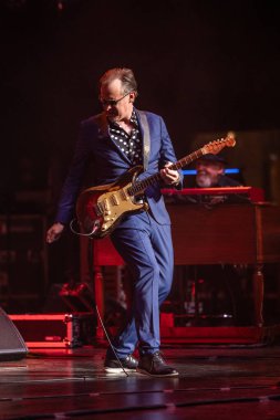 Joe Bonamassa 7 Kasım 2025 'te Detroit, Michigan' daki Fox Theater 'da canlı performans sergiliyor.
