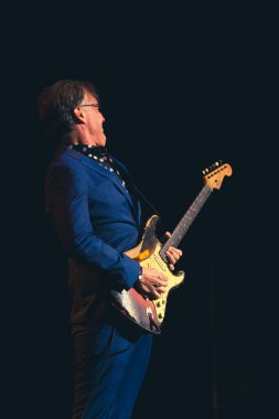 Joe Bonamassa 7 Kasım 2025 'te Detroit, Michigan' daki Fox Theater 'da canlı performans sergiliyor.