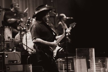 Joe Bonamassa 7 Kasım 2025 'te Detroit, Michigan' daki Fox Theater 'da canlı performans sergiliyor.