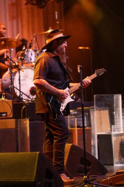 Joe Bonamassa 7 Kasım 2025 'te Detroit, Michigan' daki Fox Theater 'da canlı performans sergiliyor.