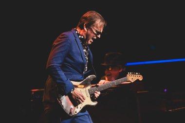 Joe Bonamassa 7 Kasım 2025 'te Detroit, Michigan' daki Fox Theater 'da canlı performans sergiliyor.