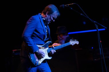 Joe Bonamassa 7 Kasım 2025 'te Detroit, Michigan' daki Fox Theater 'da canlı performans sergiliyor.