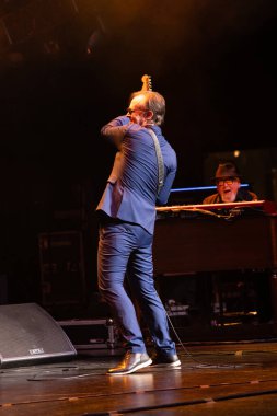 Joe Bonamassa 7 Kasım 2025 'te Detroit, Michigan' daki Fox Theater 'da canlı performans sergiliyor.