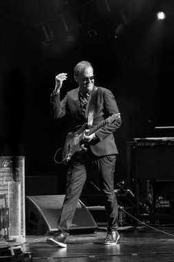 Joe Bonamassa 7 Kasım 2025 'te Detroit, Michigan' daki Fox Theater 'da canlı performans sergiliyor.